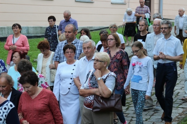 Pielgrzymi ŚDM z Afryki z bp. Kusym w Cieszynie