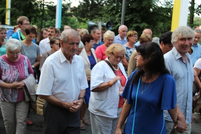 Pielgrzymi ŚDM z Afryki z bp. Kusym w Cieszynie