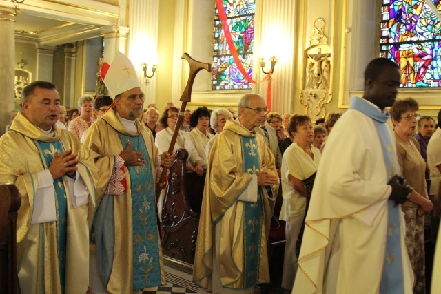 Pielgrzymi ŚDM z Afryki z bp. Kusym w Cieszynie