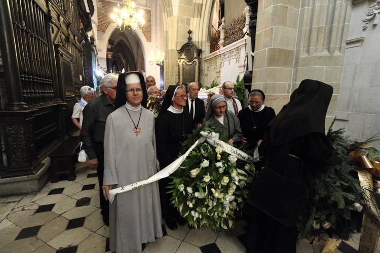 Kondukt żałobny kard. Macharskiego