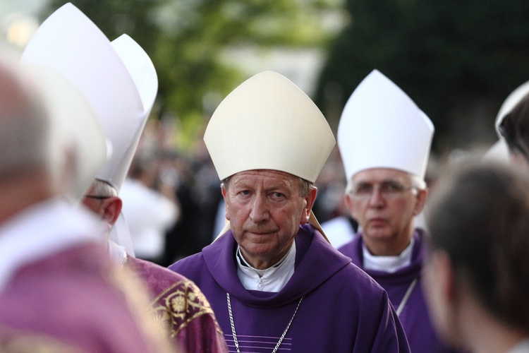 Kondukt żałobny kard. Macharskiego