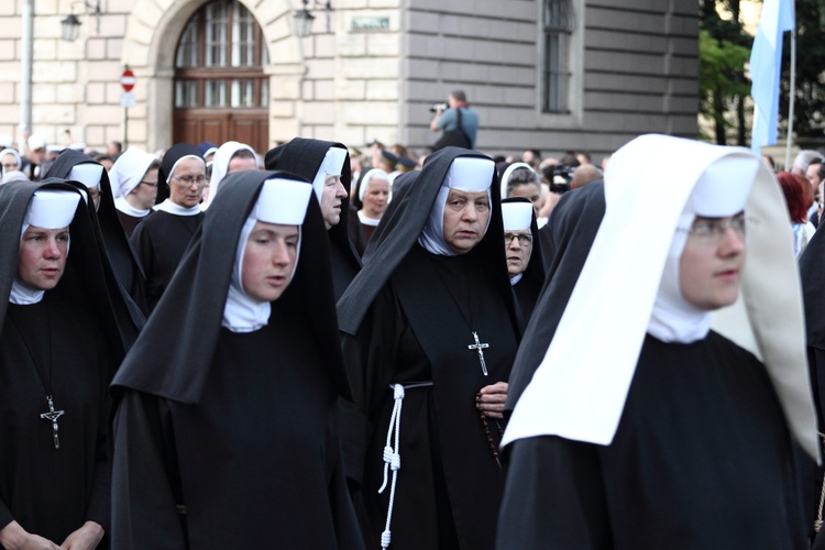 Kondukt żałobny kard. Macharskiego