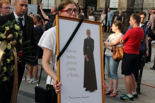 Kondukt żałobny kard. Macharskiego - 2 cz.