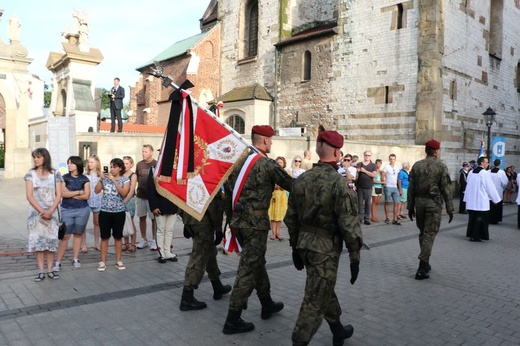Kondukt żałobny kard. Macharskiego - 2 cz.