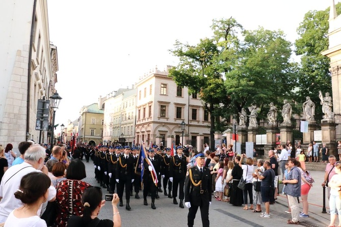 Kondukt żałobny kard. Macharskiego - 2 cz.