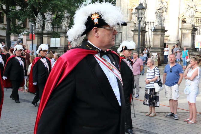 Kondukt żałobny kard. Macharskiego - 2 cz.