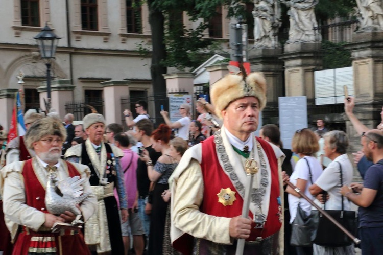 Kondukt żałobny kard. Macharskiego - 2 cz.