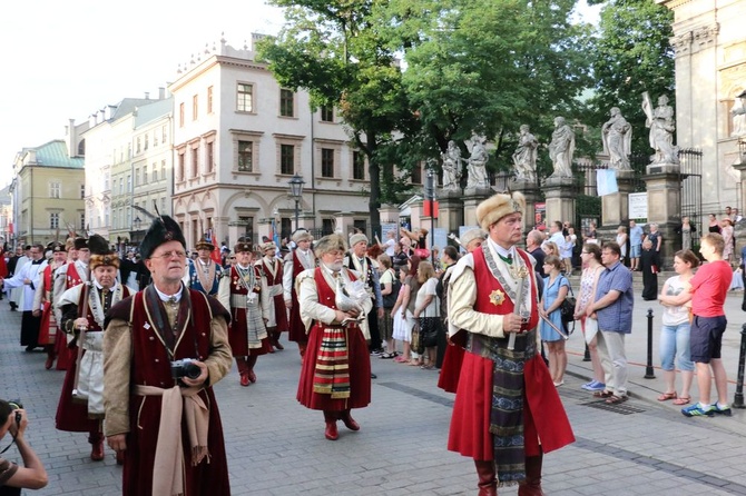 Kondukt żałobny kard. Macharskiego - 2 cz.