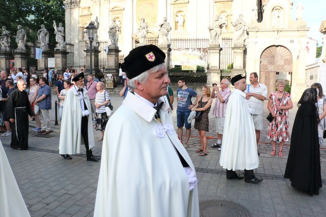 Kondukt żałobny kard. Macharskiego - 2 cz.