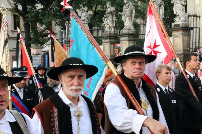 Kondukt żałobny kard. Macharskiego - 2 cz.