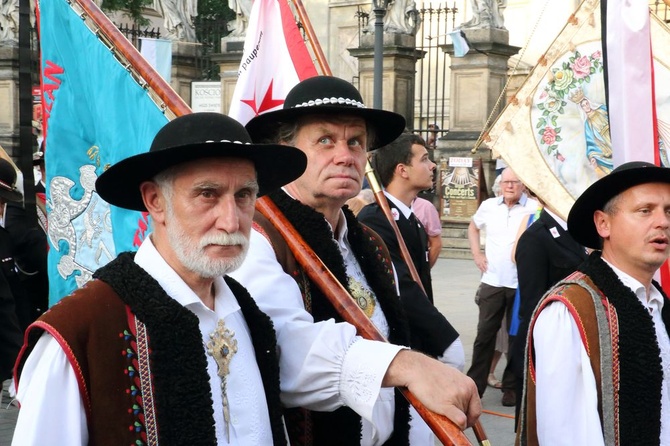 Kondukt żałobny kard. Macharskiego - 2 cz.