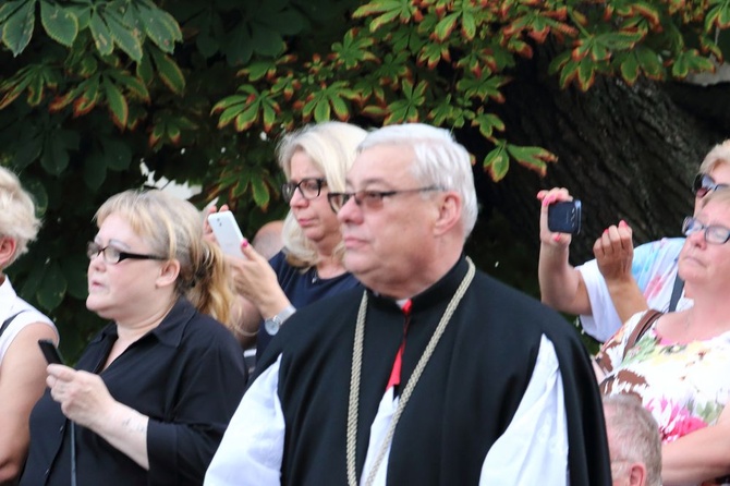 Kondukt żałobny kard. Macharskiego - 2 cz.