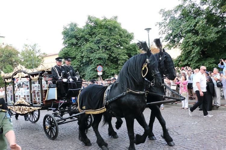 Kondukt żałobny kard. Macharskiego - 2 cz.