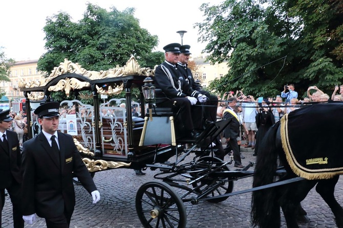 Kondukt żałobny kard. Macharskiego - 2 cz.