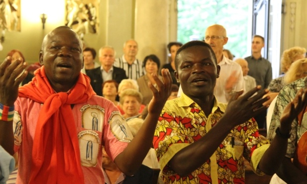 Goście zaśpiewali też podczas liturgii