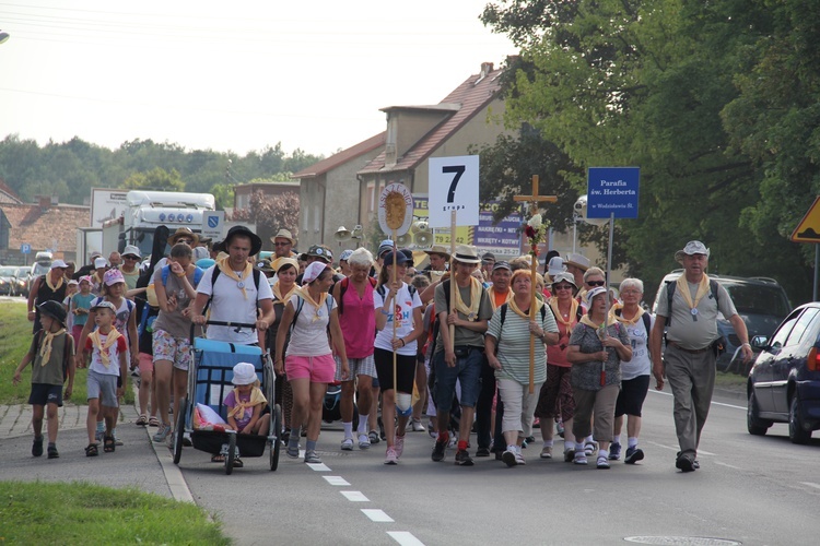 71. Pielgrzymka Rybnicka - dzień drugi (Górniki - Tarnowskie Góry)