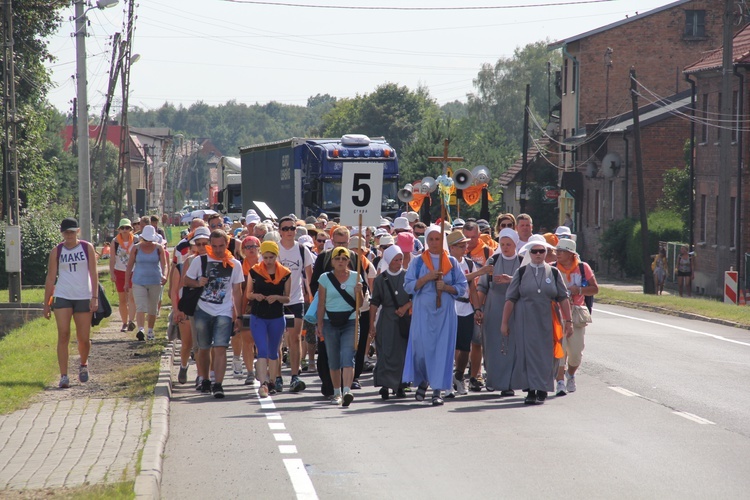 71. Pielgrzymka Rybnicka - dzień drugi (Górniki - Tarnowskie Góry)