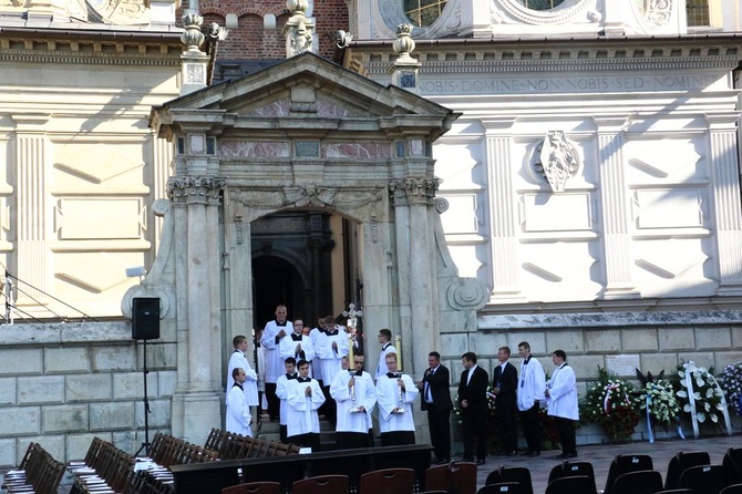 Wawelski pogrzeb kard. Franciszka Macharskiego - cz. 1