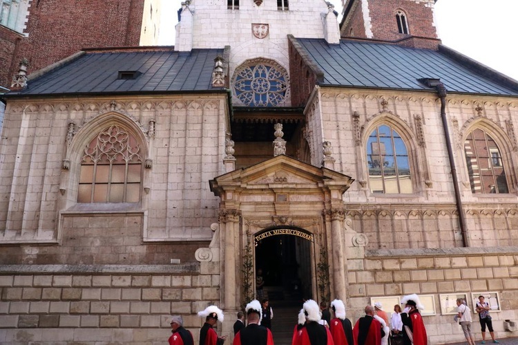 Wawelski pogrzeb kard. Franciszka Macharskiego - cz. 1