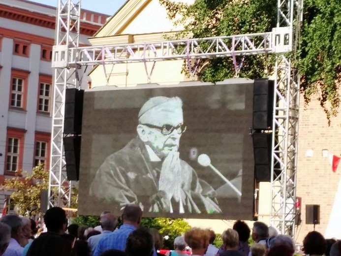 Tłumy żegnały kard. Franciszka Macharskiego