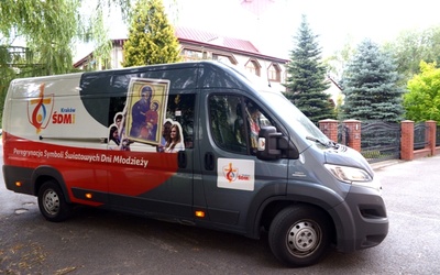 Podczas nawiedzania polskich diecezji samochód pokonał ponad 60 tys. km.