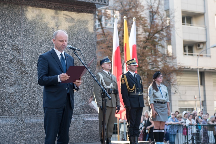 Pomnik Ofiar Rzezi Woli - uroczystości pod pomnikiem