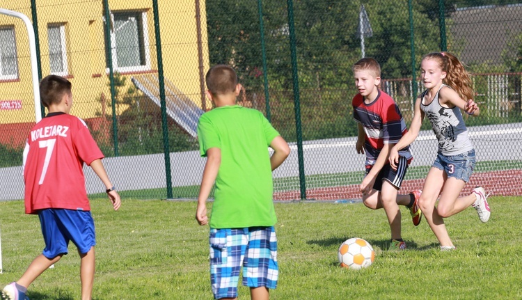 Dzieci ze Stróż na oazie w Zbludzy