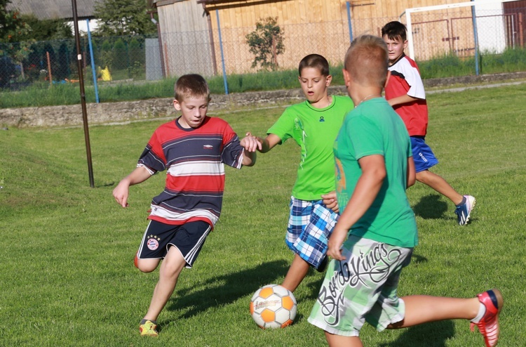 Dzieci ze Stróż na oazie w Zbludzy