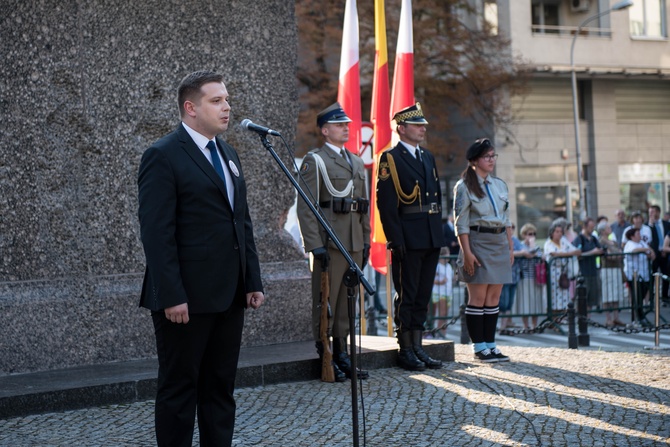 Pomnik Ofiar Rzezi Woli - uroczystości pod pomnikiem