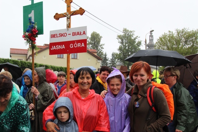 25. piesza pielgrzymka na Jasną Górę wyruszyła z Hałcnowa