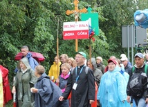 Pierwsze kroki bielsko-żywieckich pątników na 25. pieszej pielgrzymce