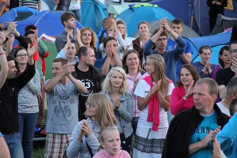 Pole namiotowe i koncert w Kluczborku