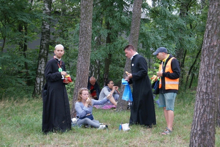 Pielgrzymi z Warmii w drodze na Jasną Górę