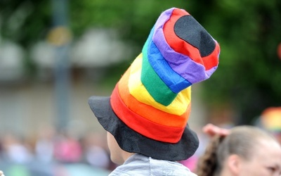 Hiszpańscy biskupi przeciw narzucaniu LGBTI
