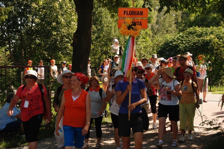 Pielgrzymi w połowie trasy 