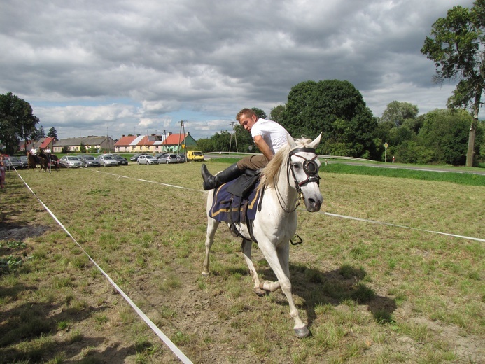 Piknik historyczny w Chojnowie