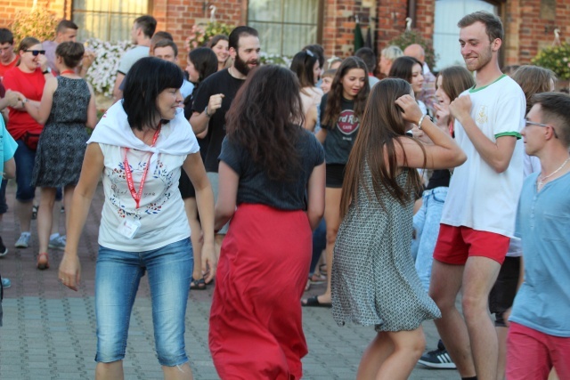 Pogodny wieczór cieszyńskich pątników w Kochłowicach