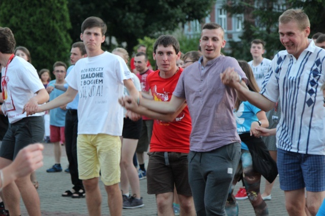 Pogodny wieczór cieszyńskich pątników w Kochłowicach