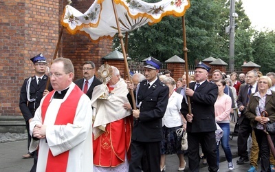 Procesja odpustowa z Najświętszym Sakramentem