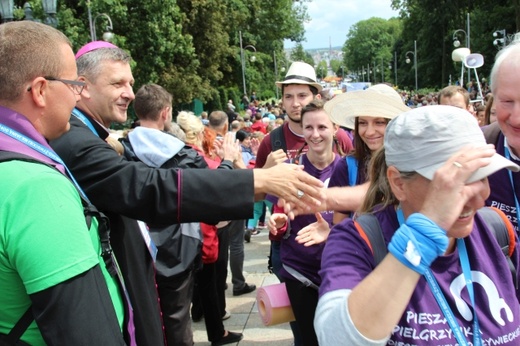 Powitanie 25. Pielgrzymki Diecezji Bielsko-Żywieckiej na Jasnej Górze - grupy hałcnowskie