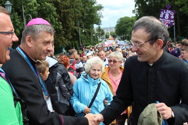 Powitanie 25. Pielgrzymki Diecezji Bielsko-Żywieckiej na Jasnej Górze - grupy hałcnowskie