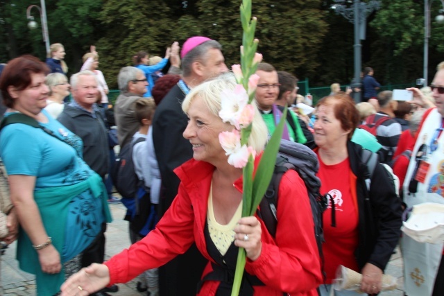 Powitanie 25. Pielgrzymki Diecezji Bielsko-Żywieckiej na Jasnej Górze - grupy hałcnowskie