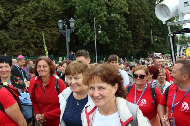 Powitanie 25. Pielgrzymki Diecezji Bielsko-Żywieckiej na Jasnej Górze - grupy hałcnowskie