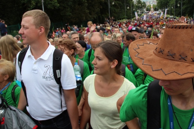 Powitanie 25. Pielgrzymki Diecezji Bielsko-Żywieckiej na Jasnej Górze - grupy hałcnowskie