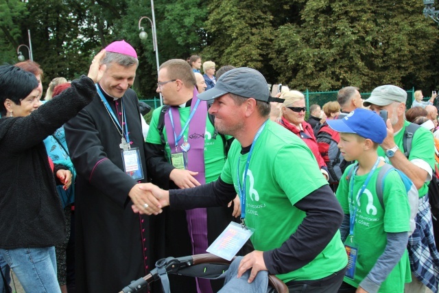 Powitanie 25. Pielgrzymki Diecezji Bielsko-Żywieckiej na Jasnej Górze - grupy hałcnowskie