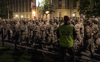 Nocne ćwiczenia przed defiladą