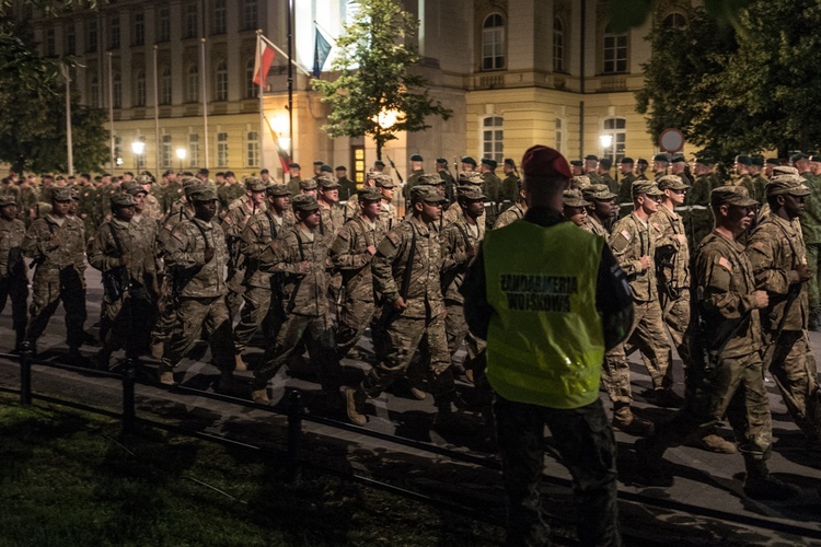 Nocne ćwiczenia przed defiladą