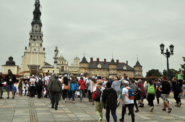 Wejście 34. Pieszej Pielgrzymki na Jasną Górę