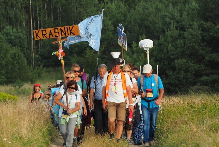 Pielgrzymi docierają na Jasną Górę