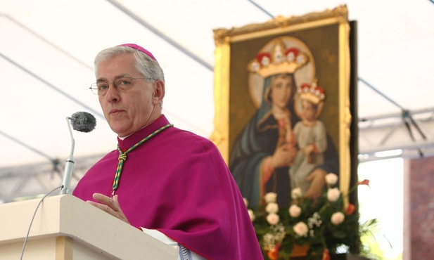 Abp Wiktor Skworc w Piekarach Śląskich